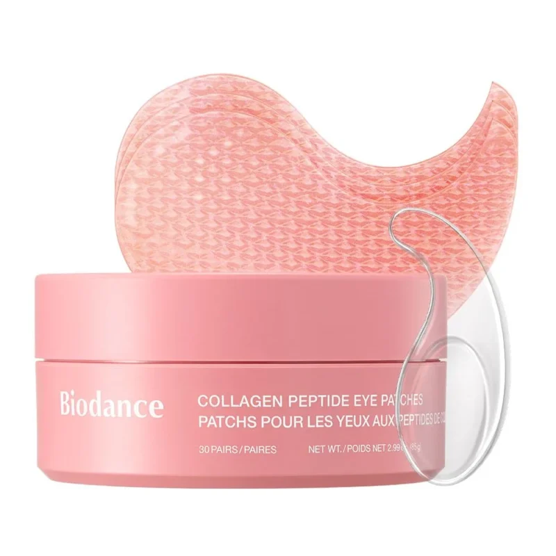 # Biodance Collagen Peptide Eye Patches hidrogelinės paakių pagalvėlės su kolagenu ir peptidais, 30 porų **Biodance Collagen Peptide Eye Patches** – stangrinančios hidrogelinės paakių pagalvėlės su kolagenu ir peptidų kompleksu, sukurtos pagerinti odos elastingumą, sumažinti smulkių raukšlių matomumą ir intensyviai drėkinti jautrią paakių zoną. Pagalvėlės padeda atgaivinti pavargusią odą, suteikia jai glotnumo, skaistumo ir putlumo. Jautri paakių oda greitai praranda drėgmę ir elastingumą, todėl jai reikalinga intensyvi priežiūra. **Biodance Collagen Peptide Eye Patches** aprūpina odą drėkinamosiomis ir stangrinamosiomis medžiagomis, o hidrogelinė tekstūra užtikrina malonų vėsinantį efektą bei veiksmingą aktyviųjų ingredientų įsisavinimą. Reguliariai naudojant paakių oda tampa lygesnė, elastingesnė ir geriau sudrėkinta. Priemonė padeda sumažinti nuovargio požymius, pagerina odos tekstūrą ir suteikia gaivią bei jaunatviškesnę išvaizdą. ## Kodėl verta rinktis šias hidrogelines paakių pagalvėles? * Intensyviai drėkina paakių odą. * Padeda pagerinti odos stangrumą ir elastingumą. * Mažina smulkių raukšlių matomumą. * Atgaivina pavargusią ir papilkėjusią paakių zoną. * Gerina odos glotnumą ir švelnumą. * Maloniai vėsina ir suteikia komforto pojūtį. * Padeda išlaikyti putlesnę odos išvaizdą. * Tinka reguliariai senėjimo požymių prevencijai. ## Kam tinka? Šios hidrogelinės paakių pagalvėlės rekomenduojamos, jei: * paakių oda sausa arba dehidratuota; * pastebite smulkias raukšles ir pirmuosius senėjimo požymius; * paakiai atrodo pavargę ir praradę skaistumą; * norite pagerinti odos elastingumą; * ieškote intensyviai drėkinančios ir stangrinančios paakių priežiūros. ## Rezultatas reguliariai naudojant Reguliariai naudojant **Biodance Collagen Peptide Eye Patches**, paakių oda tampa intensyviai sudrėkinta, lygesnė ir elastingesnė. Sumažėja smulkių raukšlių matomumas, pagerėja odos tekstūra, o paakių zona atrodo skaistesnė, gaivesnė ir jaunatviškesnė. ## Pagrindinės veikliosios medžiagos **Kolagenas (Collagen)** padeda palaikyti odos elastingumą, suteikia putlesnę išvaizdą ir prisideda prie stangresnės odos pojūčio. **Peptidų kompleksas (Peptide Complex)** padeda palaikyti odos regeneracijos procesus, gerina jos stangrumą ir mažina smulkių raukšlių matomumą. **Drėkinamieji ingredientai** intensyviai aprūpina odą drėgme, padeda išvengti sausumo ir suteikia ilgalaikį komforto pojūtį. **Raminamieji komponentai** padeda nuraminti jautrią paakių odą, suteikia gaivumo ir mažina nuovargio požymius. **Hidrogelinė bazė** užtikrina puikų prigludimą prie odos, maloniai vėsina ir padeda veikliosioms medžiagoms efektyviai įsigerti. | **ODOS TIPAS** | VISŲ TIPŲ ODA, SAUSA ODA, BRANDI ODA, DEHIDRATUOTA ODA | | ---------------- | ------------------------------------------------------ | | **Kada naudoti** | Kasdien arba pagal poreikį. | ## Produkto informacija * **Prekės ženklas:** Biodance * **Produkto tipas:** Hidrogelinės paakių pagalvėlės * **Kiekis:** 30 porų (60 vnt.) * **Kilmės šalis:** Pietų Korėja * **Galiojimo laikas:** Nurodytas ant pakuotės. ## Dažniausiai užduodami klausimai **Ar šios paakių pagalvėlės tinka visų tipų odai?** Taip, jos tinka visų tipų odai, ypač sausai, dehidratuotai ir brandesnei paakių zonai. **Ar pagalvėlės padeda sumažinti smulkias raukšles?** Taip, kolagenas ir peptidų kompleksas padeda pagerinti odos elastingumą bei sumažinti smulkių raukšlių matomumą. **Kaip dažnai rekomenduojama naudoti?** Geriausiems rezultatams pasiekti rekomenduojama naudoti reguliariai – kasdien arba pagal individualius odos poreikius. **Focus Keyphrase:** Biodance Collagen Peptide Eye Patches **SEO Title:** Biodance Collagen Peptide Eye Patches | Hidrogelinės paakių pagalvėlės 30 porų **Meta Description:** Biodance Collagen Peptide Eye Patches – hidrogelinės paakių pagalvėlės su kolagenu ir peptidais. Drėkina, stangrina, mažina raukšlių matomumą ir gaivina paakių odą. **ALT tekstas:** Biodance Collagen Peptide Eye Patches hidrogelinės paakių pagalvėlės 30 porų. **Žymės:** Biodance, Biodance Collagen Peptide Eye Patches, hidrogelinės paakių pagalvėlės, paakių pagalvėlės, kolagenas, peptidai, stangrinančios paakių pagalvėlės, drėkinančios paakių pagalvėlės, paakių priežiūra, raukšlių priežiūra, K-Beauty, korėjietiška kosmetika. ## Naudojimas Uždėkite pagalvėles ant švarios ir sausos paakių odos. Palikite veikti **15–20 minučių**, tuomet nuimkite, o likusią esenciją švelniai įtapšnokite į odą, kol ji visiškai susigers. Naudokite reguliariai, kad pasiektumėte geriausių rezultatų.